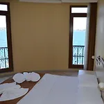艾瓦勒克宫殿酒店 酒店 2*
