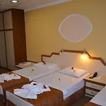 酒店 艾瓦勒克宫殿酒店 2*