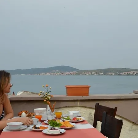Ayvalik Palas Hotel ホテル